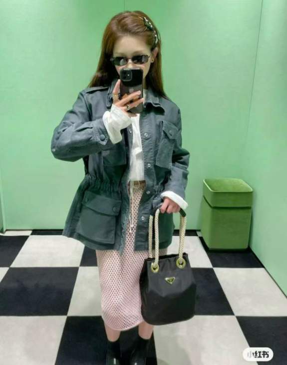 Picture of Prada Handbags _SKUfw234392643fw